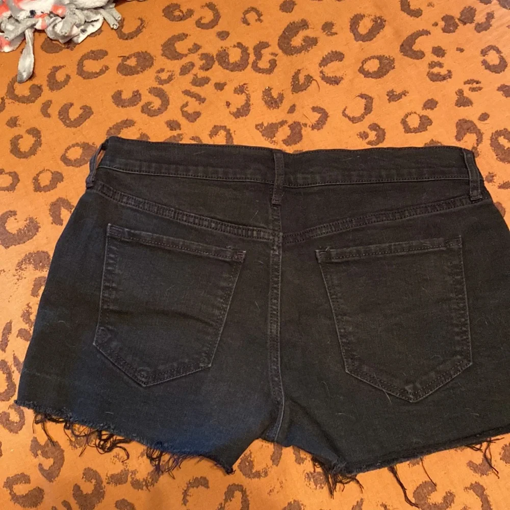 Old Navy Boyfriend Shorts - Picture 2 of 4
